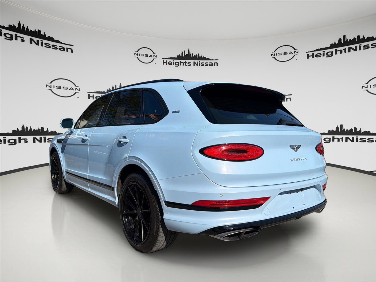 Used 2021 Bentley Bentayga AWD/4WD image 3
