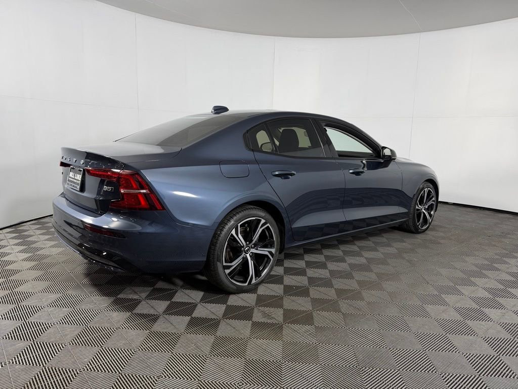 Used 2025 Volvo S60 B5 Core image 8