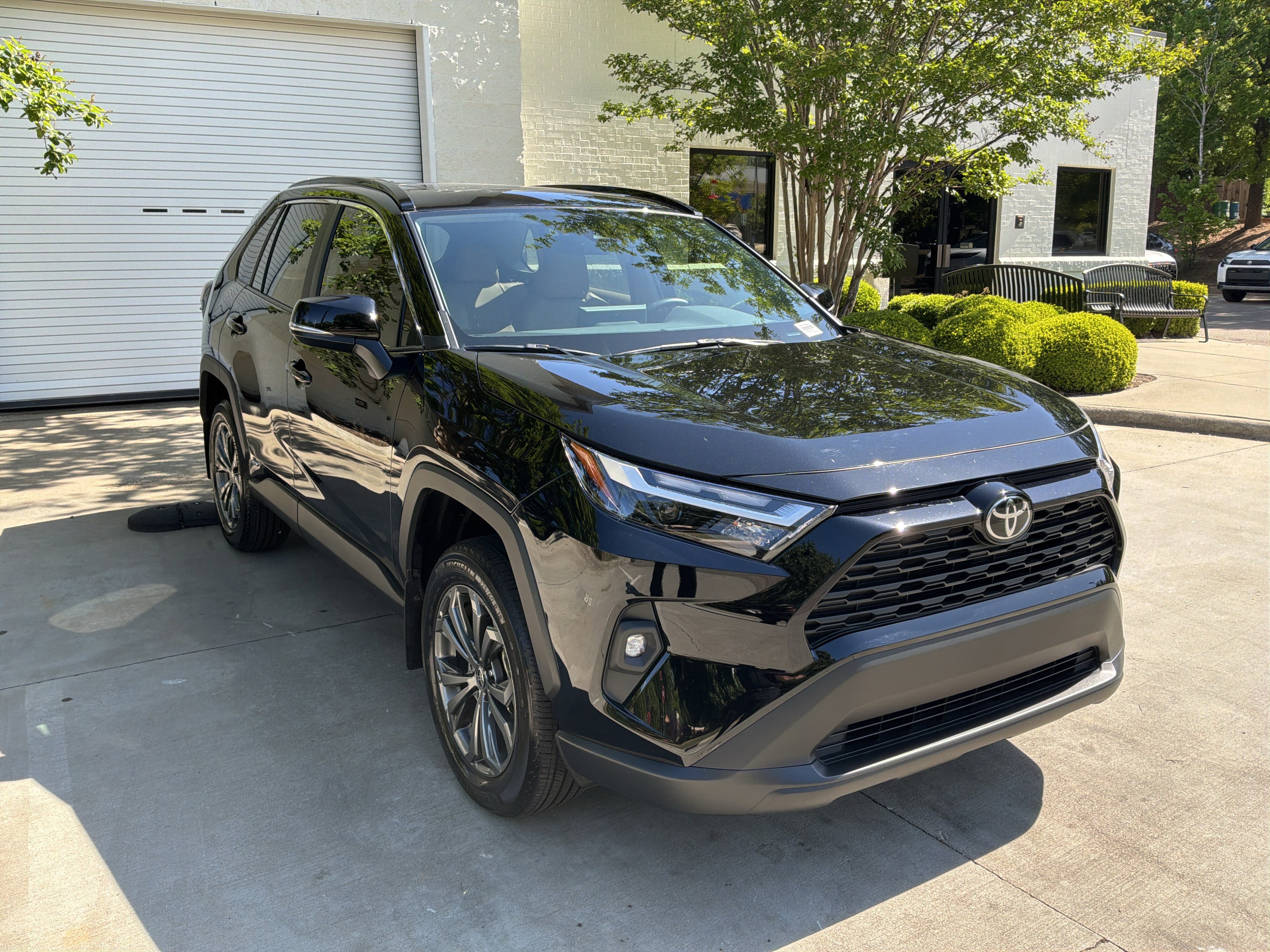 Used 2025 Toyota RAV4 XLE Premium AWD/4WD image 2