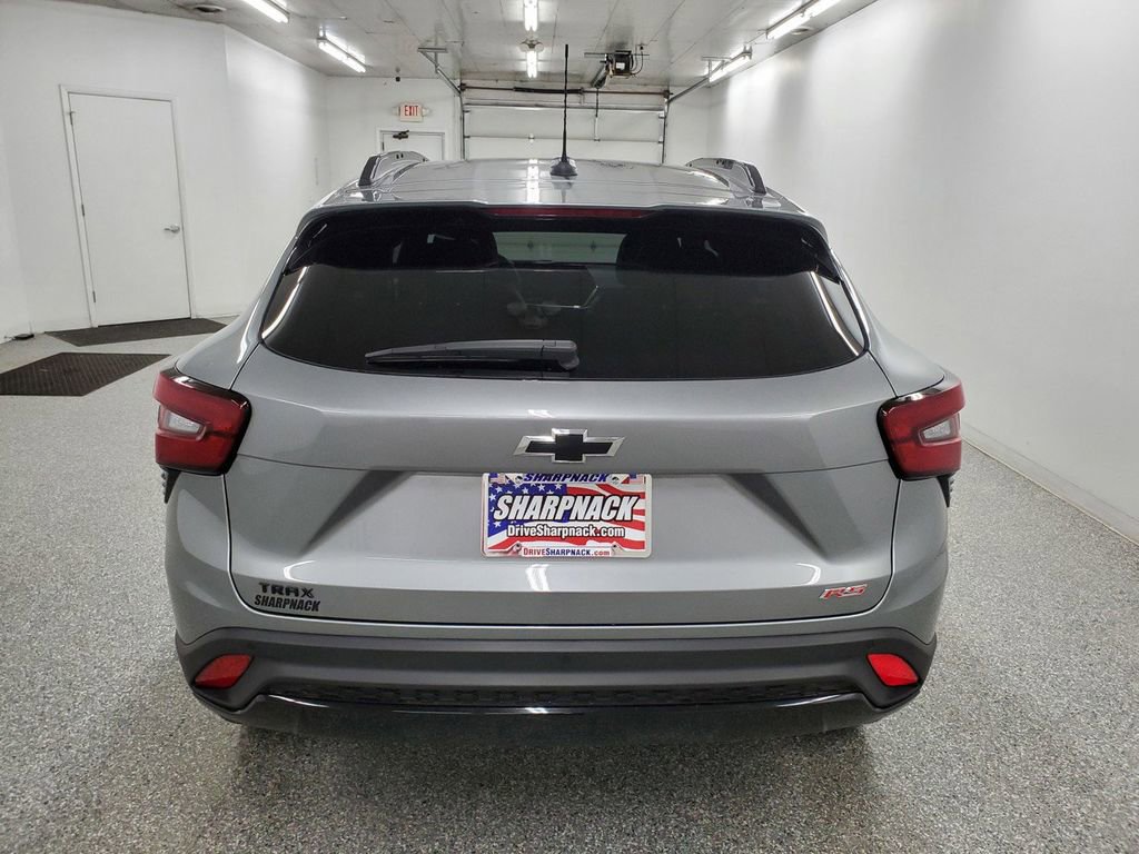 Certified 2025 Chevrolet Trax RS w/ Driver Confidence Package image 5