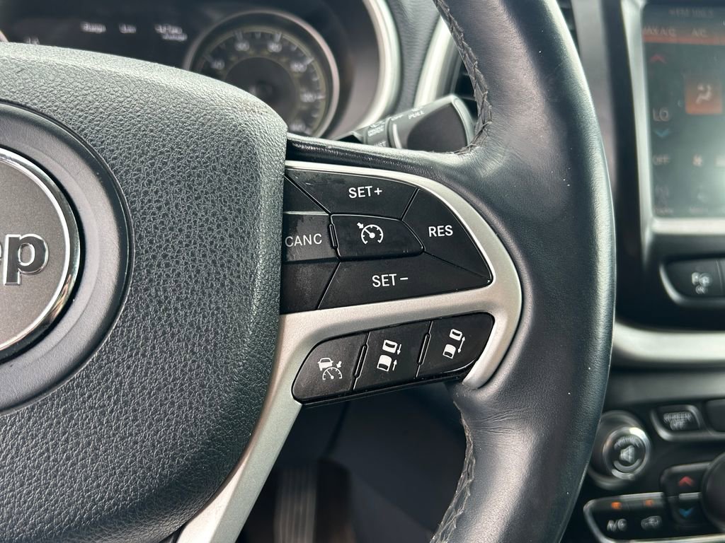 Used 2014 Jeep Cherokee Limited w/ Technology Group FWD image 20