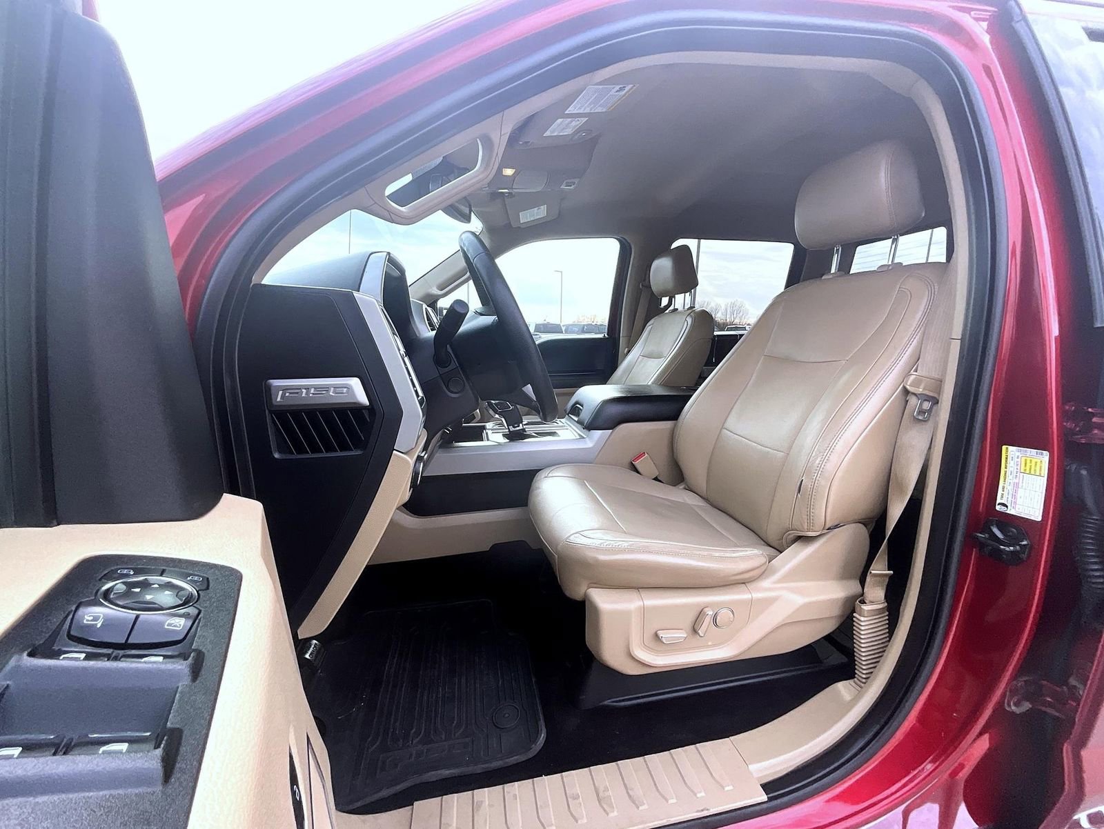 Used 2015 Ford F150 Lariat w/ Equipment Group 502A Luxury image 10