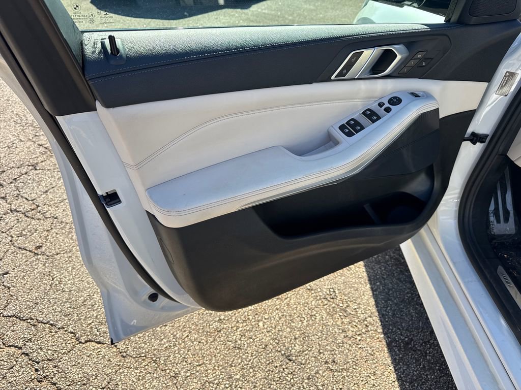 Used 2022 BMW X5 sDrive40i w/ M Sport Package RWD image 10