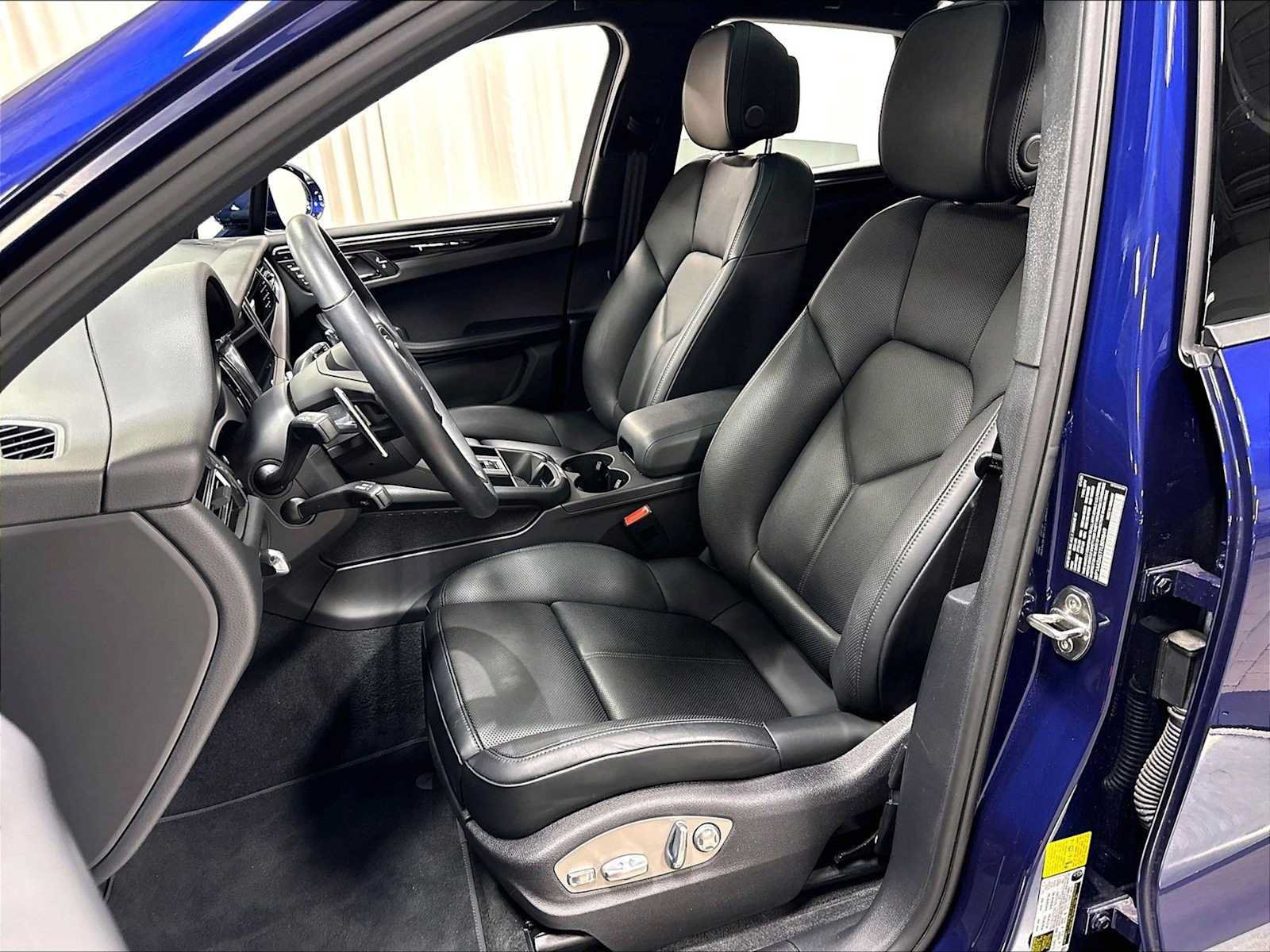 Used 2026 Porsche Macan AWD/4WD image 8