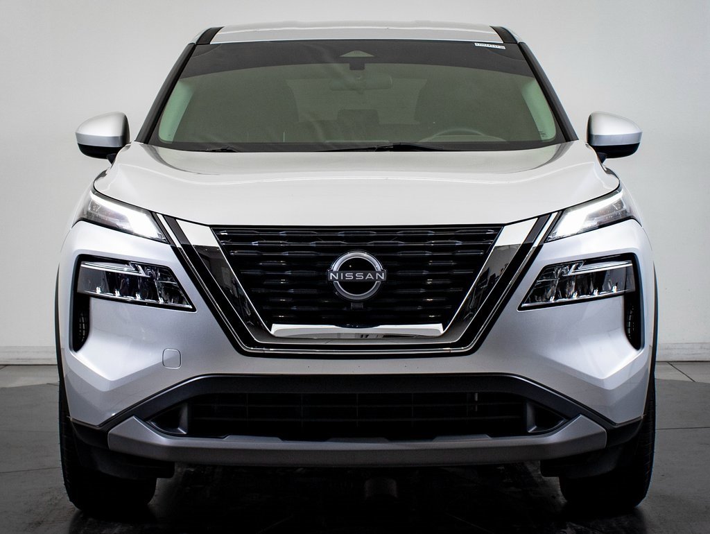 Used 2023 Nissan Rogue SV image 2
