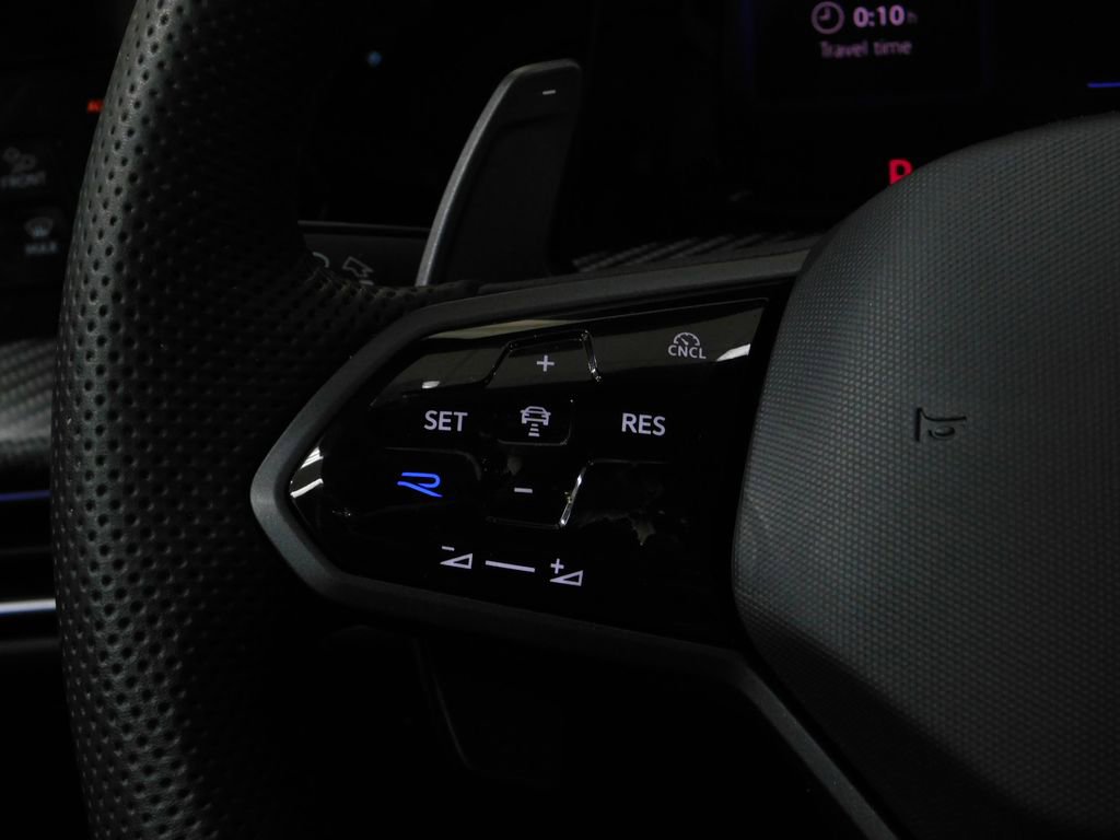 Used 2025 Volkswagen Golf R Black Edition image 50