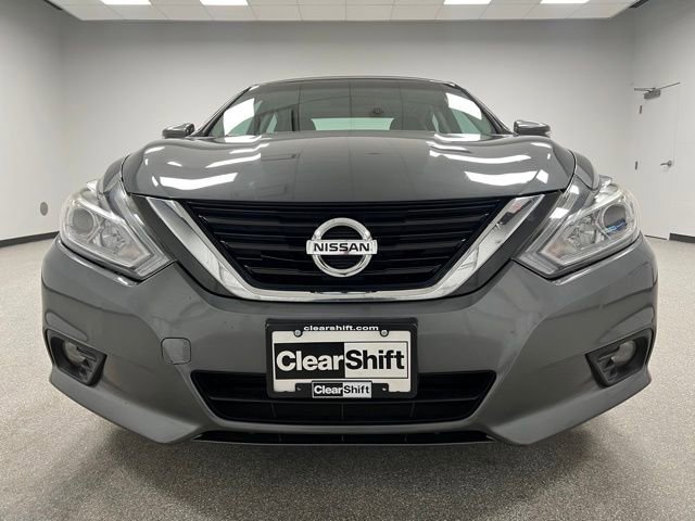 Used 2017 Nissan Altima 2.5 SL w/ Moonroof Package image 3