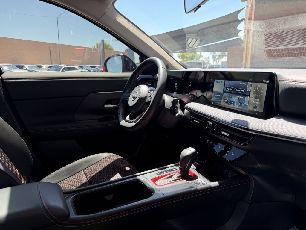 Used 2025 Nissan Kicks SR w/ SR Premium Package AWD/4WD image 39
