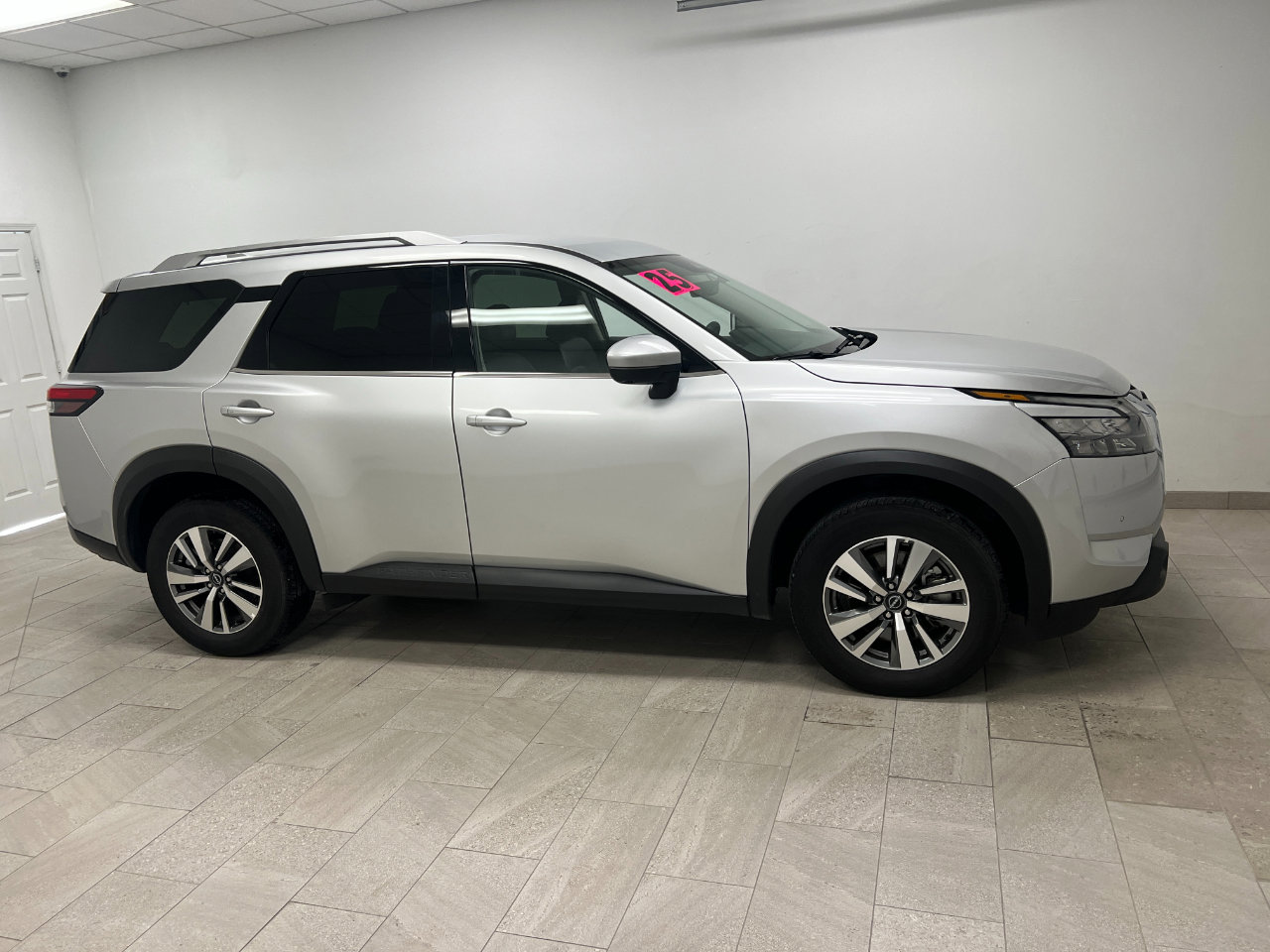 Used 2025 Nissan Pathfinder SL image 13