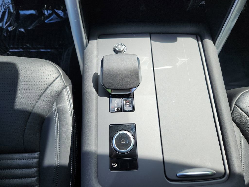 Certified 2025 Land Rover Discovery S AWD/4WD image 16