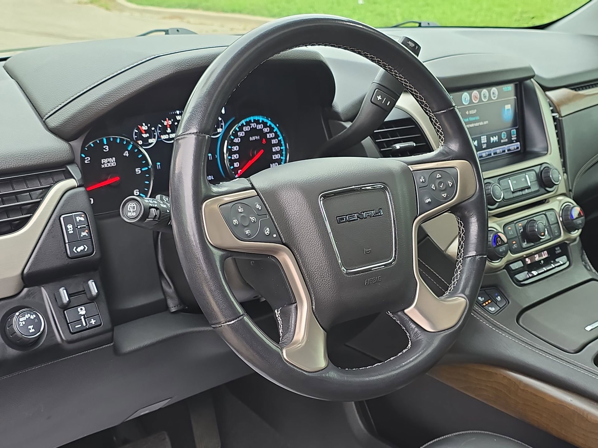 Used 2020 GMC Yukon Denali w/ Open Road Package AWD/4WD image 14