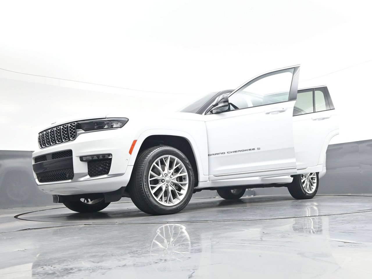 Used 2023 Jeep Grand Cherokee L Summit RWD image 41