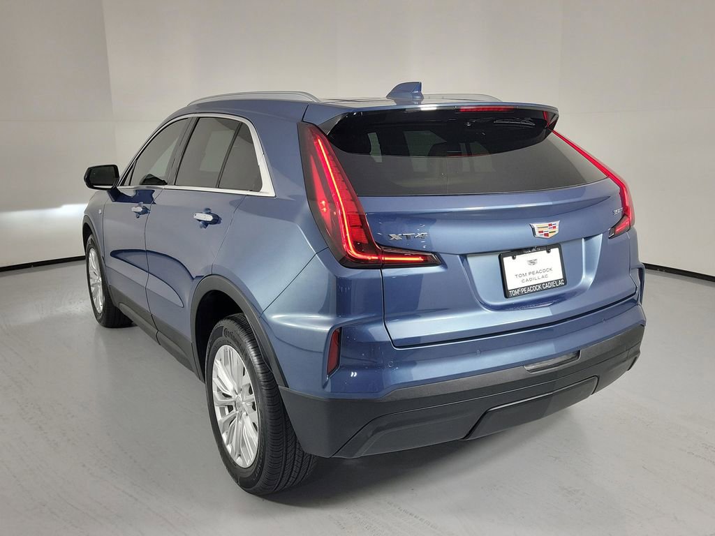 Certified 2024 Cadillac XT4 Luxury w/ Cold Weather Package FWD image 3