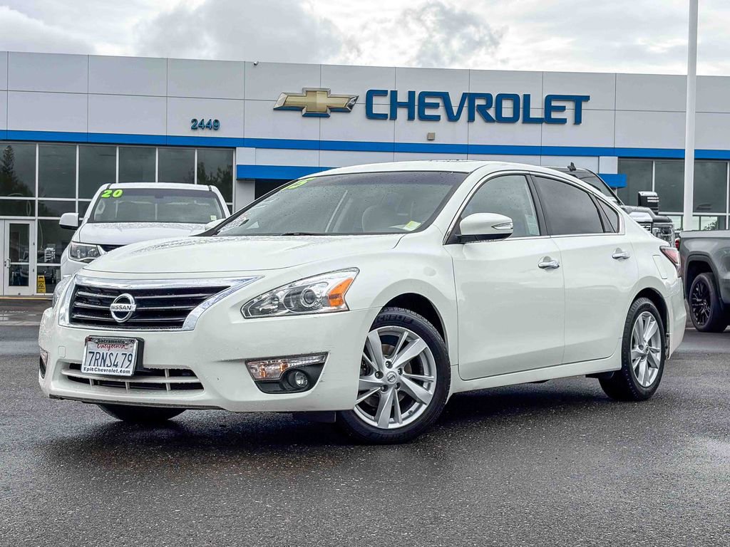 Used 2015 Nissan Altima 2.5 SV w/ Convenience Package image 1