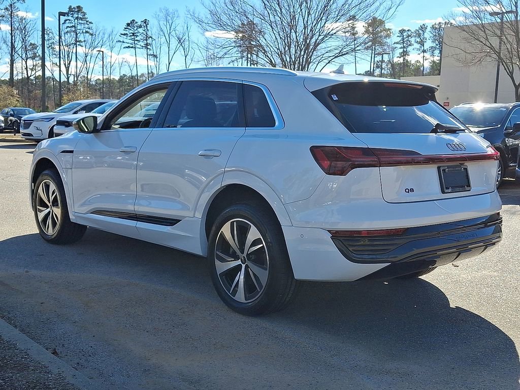 Used 2024 Audi Q8 e-tron Premium Plus image 4