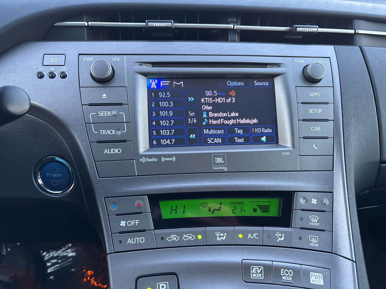 Used 2015 Toyota Prius Four image 16