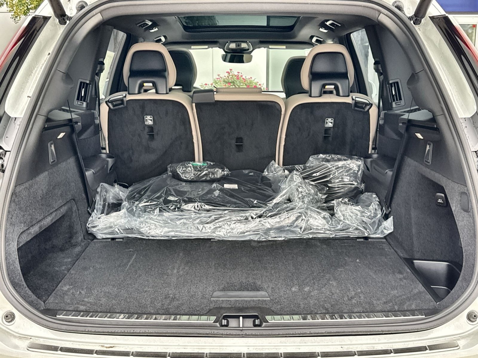 New 2026 Volvo XC90 T8 Plus w/ Protection Package Premier AWD/4WD image 34
