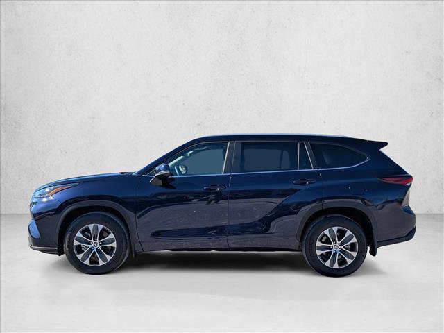 Used 2025 Toyota Highlander XLE image 9