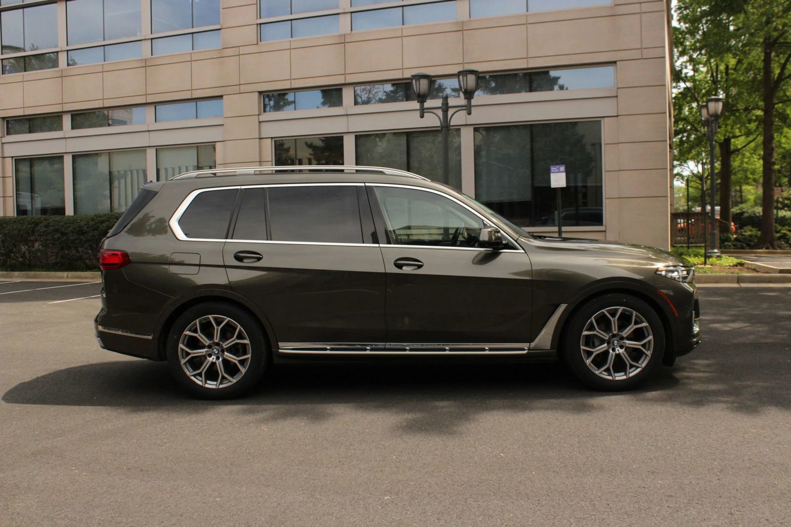Used 2020 BMW X7 xDrive40i w/ Premium Package AWD/4WD image 6