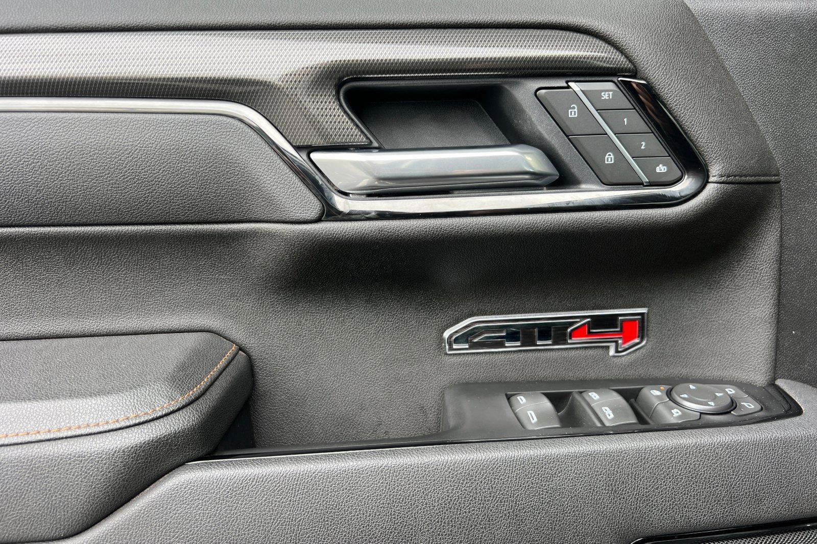 Used 2025 GMC Sierra 1500 AT4 image 10