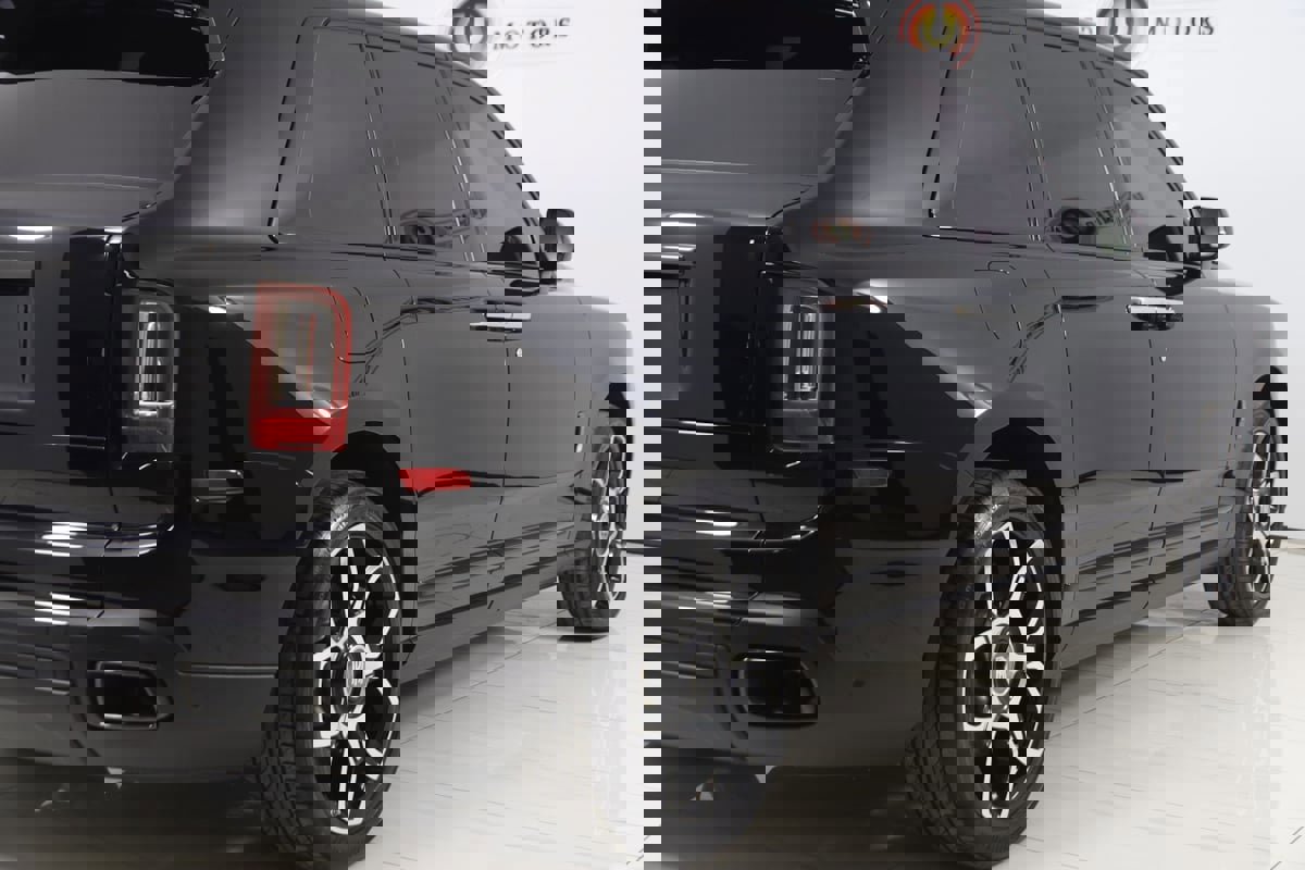 Used 2024 Rolls-Royce Cullinan Black Badge image 79