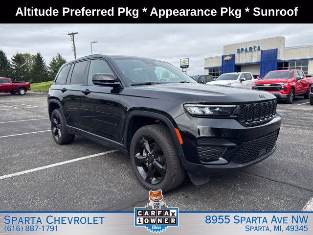 Used 2024 Jeep Grand Cherokee Altitude AWD/4WD image 1