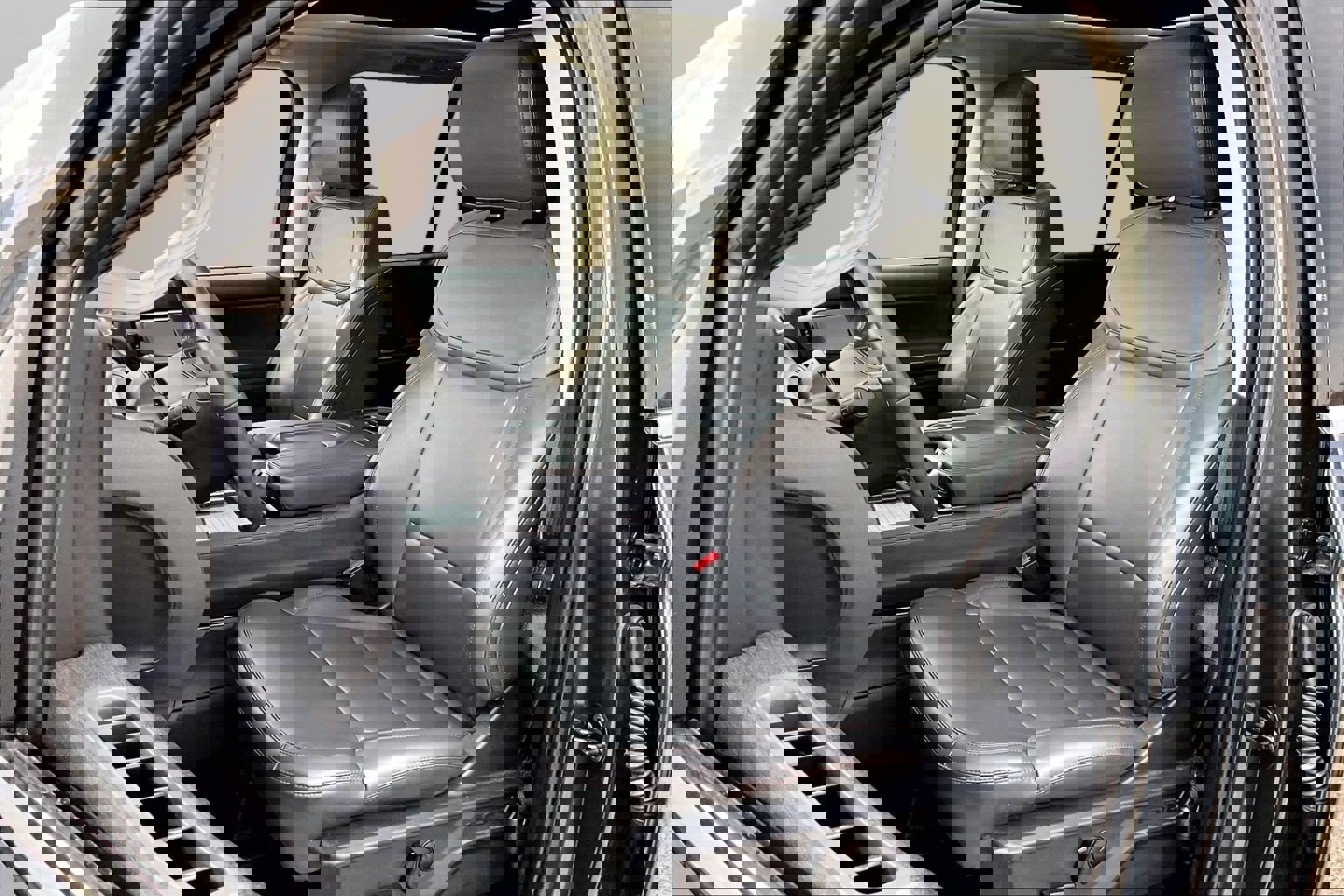 Used 2025 Ford Expedition Active image 16