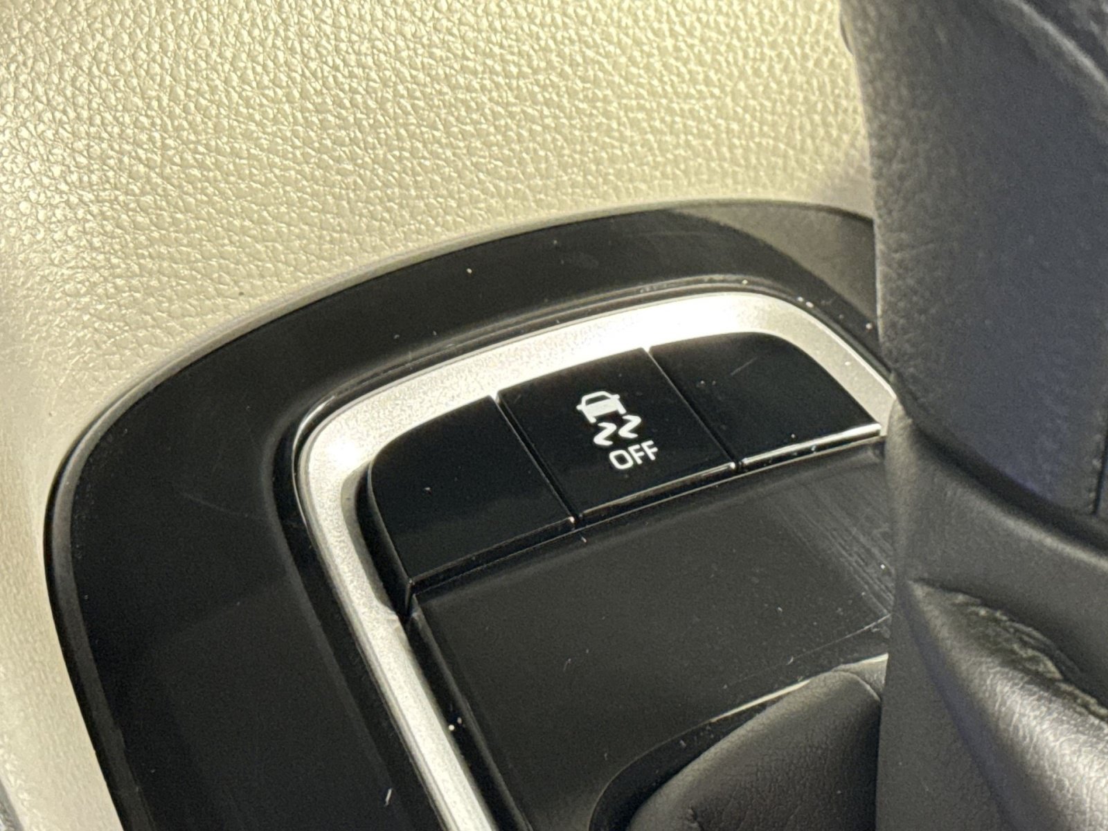 Used 2020 Toyota Corolla L FWD image 42