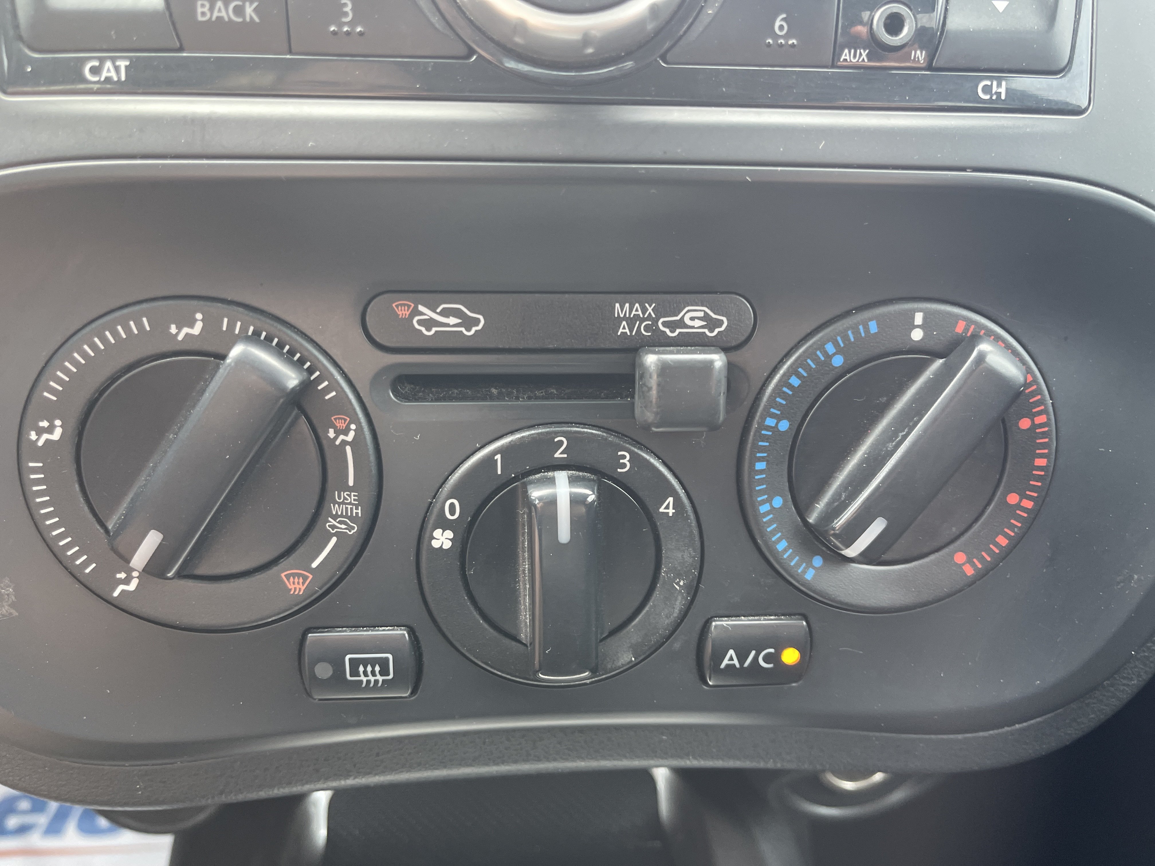 Used 2013 Nissan Juke S FWD image 25