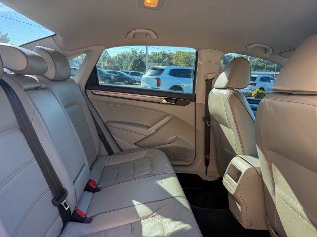 Used 2018 Volkswagen Passat 2.0T R-Line w/ R-Line Lighting Package FWD image 19
