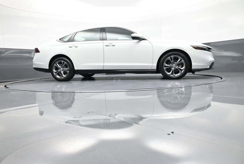 Certified 2023 Honda Accord EX image 29