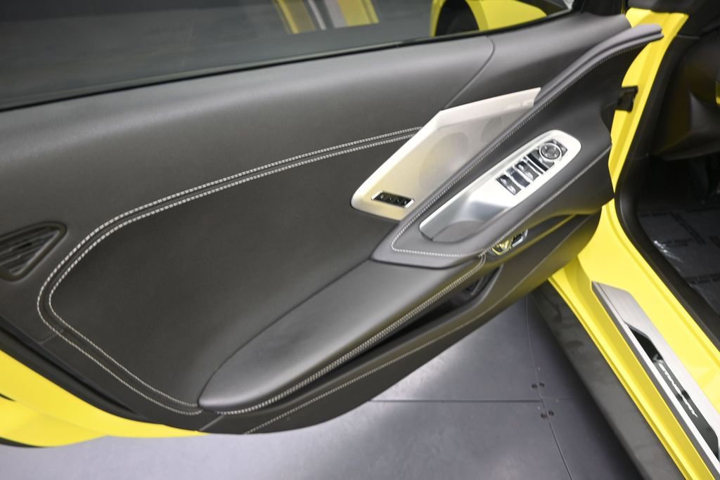 Used 2022 Chevrolet Corvette Stingray Preferred Conv w/ Z51 Performance Package RWD image 11