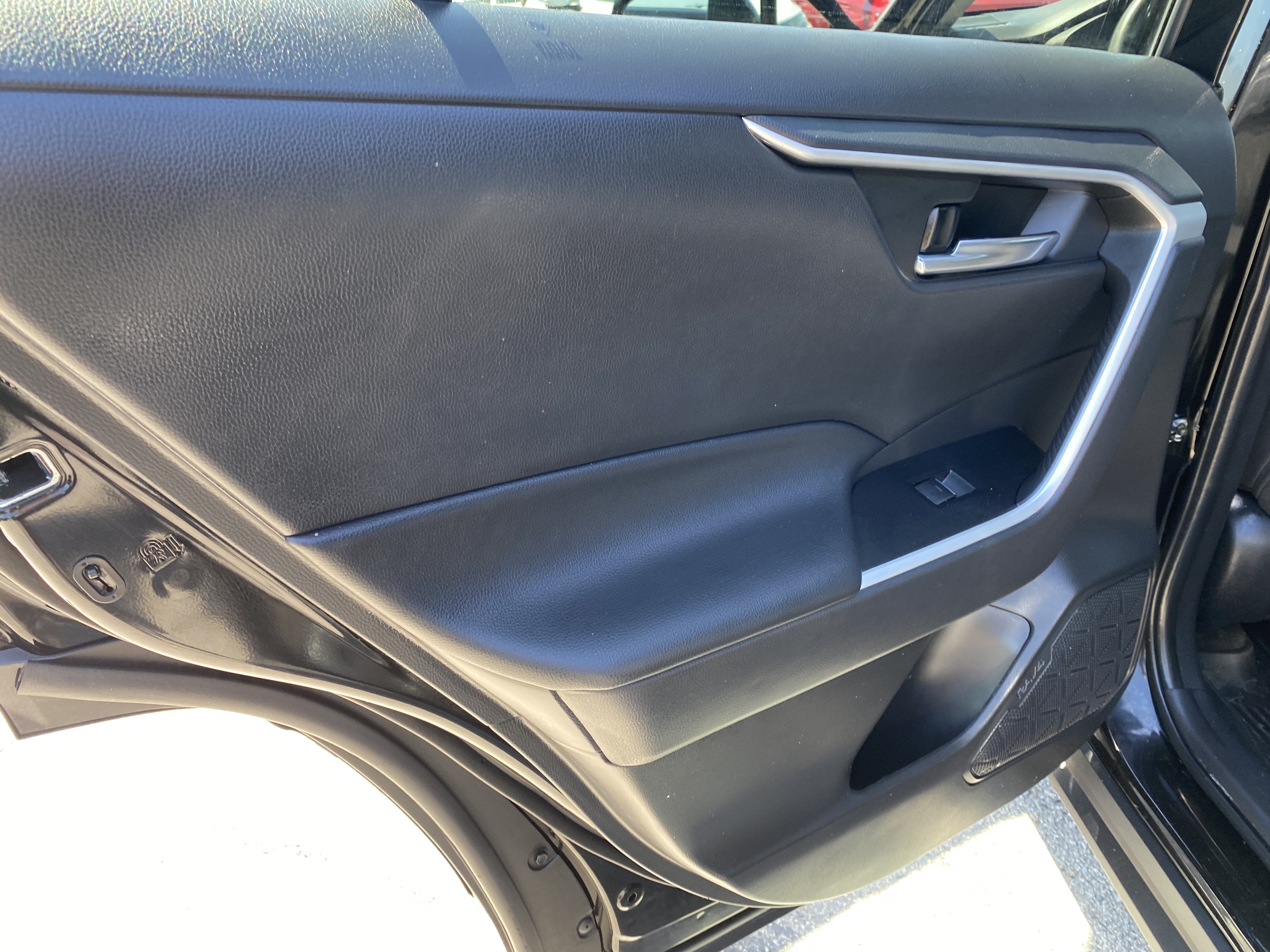 Used 2022 Toyota RAV4 XLE w/ Convenience Package FWD image 16