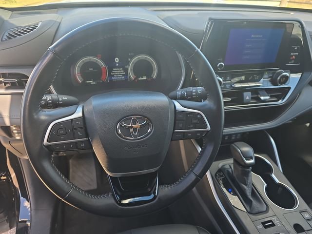 Used 2025 Toyota Highlander XSE image 17