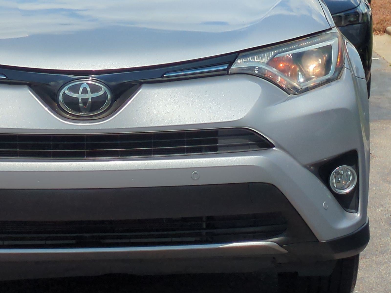 Used 2017 Toyota RAV4 XLE FWD image 6