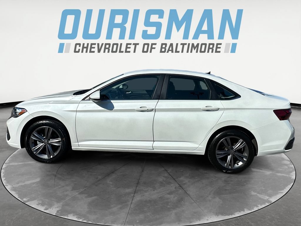 Used 2023 Volkswagen Jetta SE FWD image 3