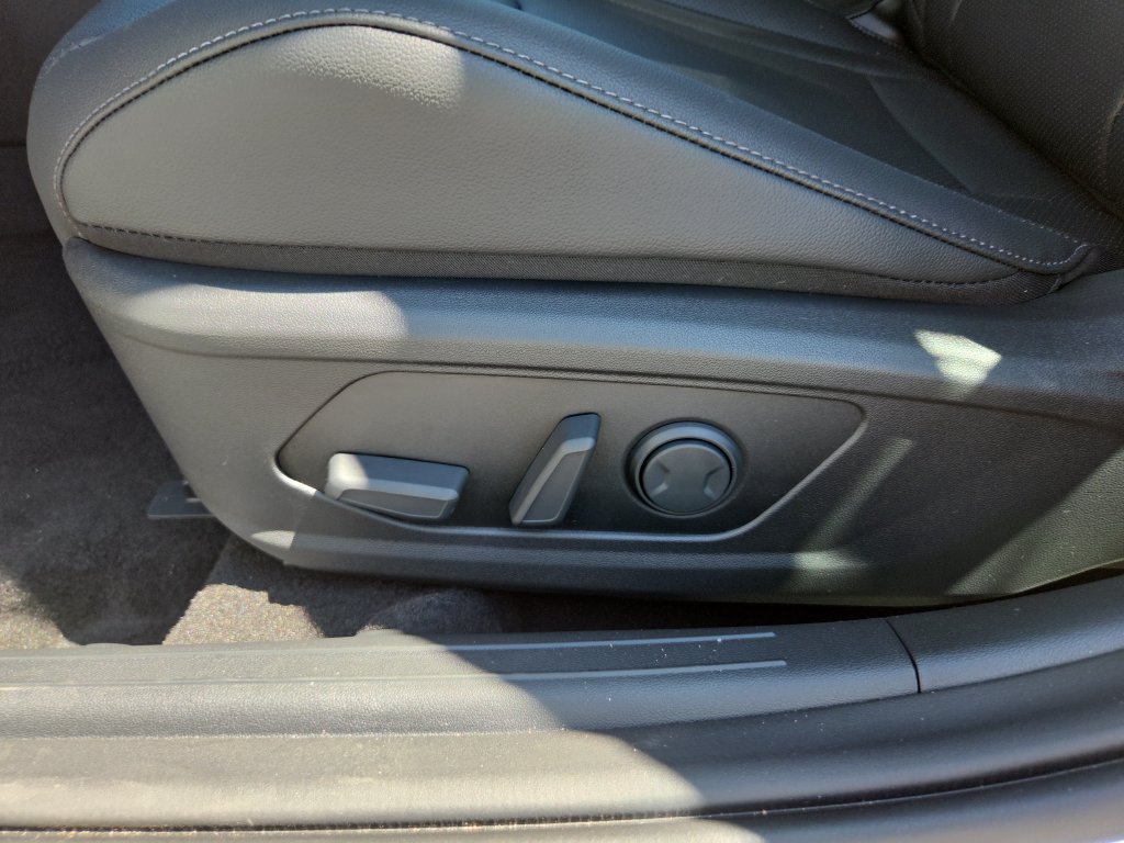 New 2026 Hyundai Elantra Limited FWD image 12