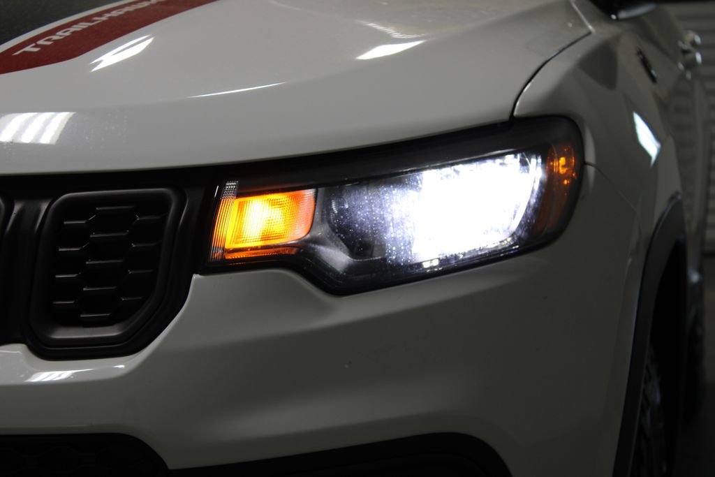 Used 2025 Jeep Compass Trailhawk image 47