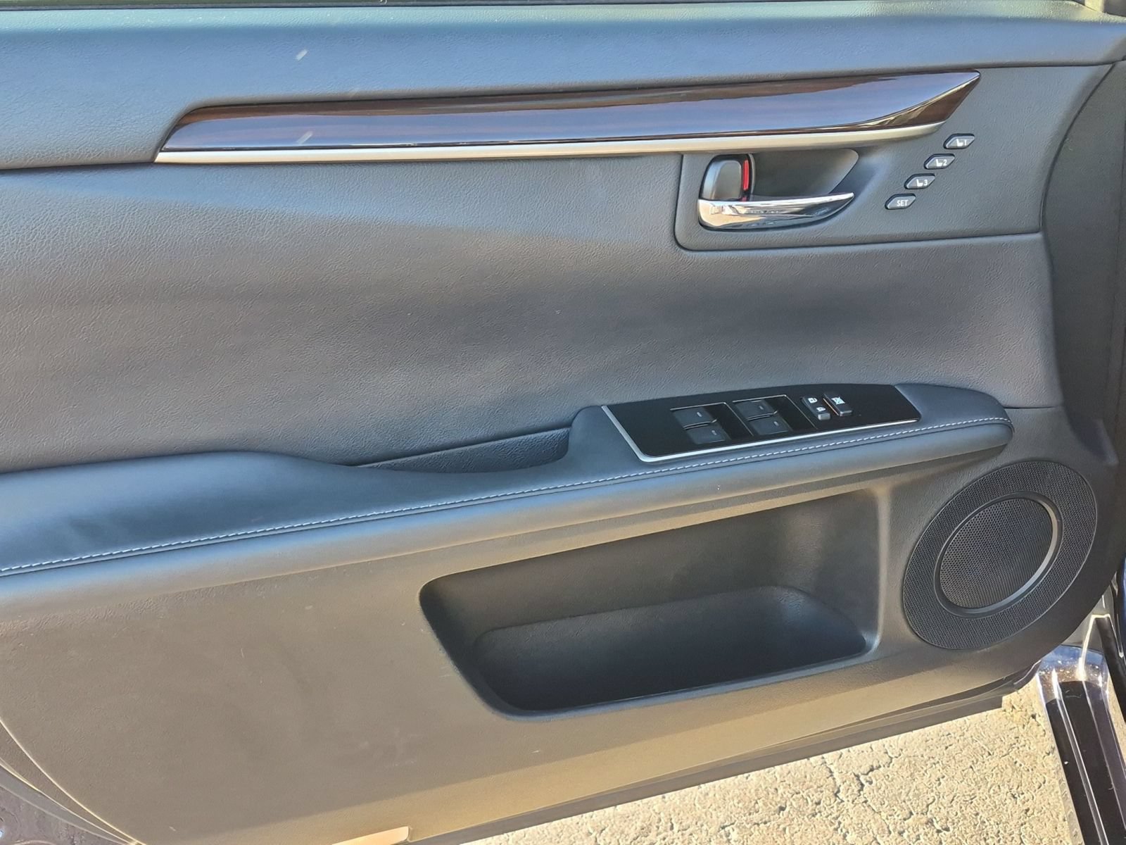 Used 2016 Lexus ES 300h w/ Navigation System Package FWD image 12