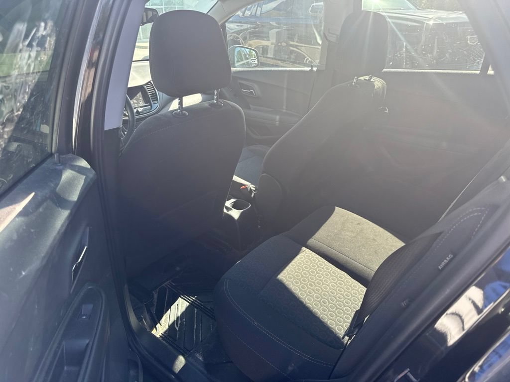 Used 2020 Chevrolet Trax LS w/ Tint and Cruise Package FWD image 8