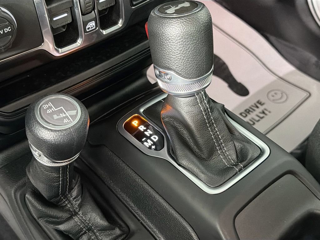 Used 2024 Jeep Wrangler Unlimited Sahara AWD/4WD image 16
