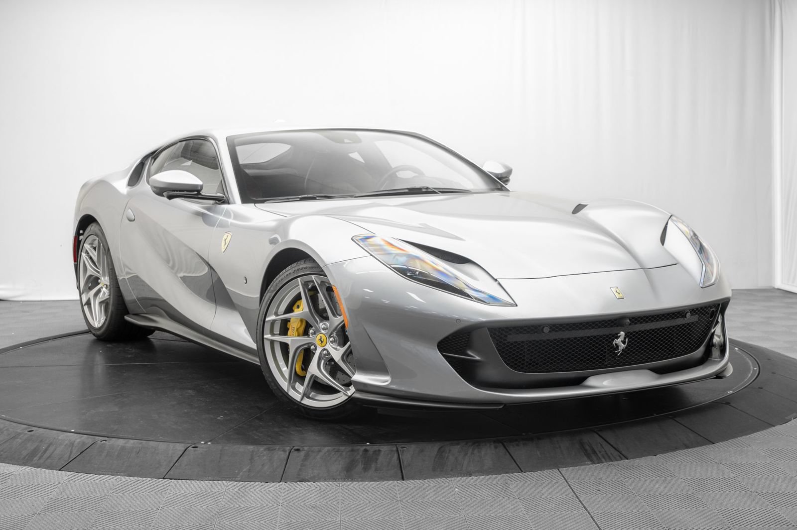Used 2020 Ferrari 812 Superfast RWD image 1