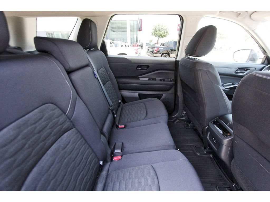 Used 2025 Nissan Pathfinder SV FWD image 11