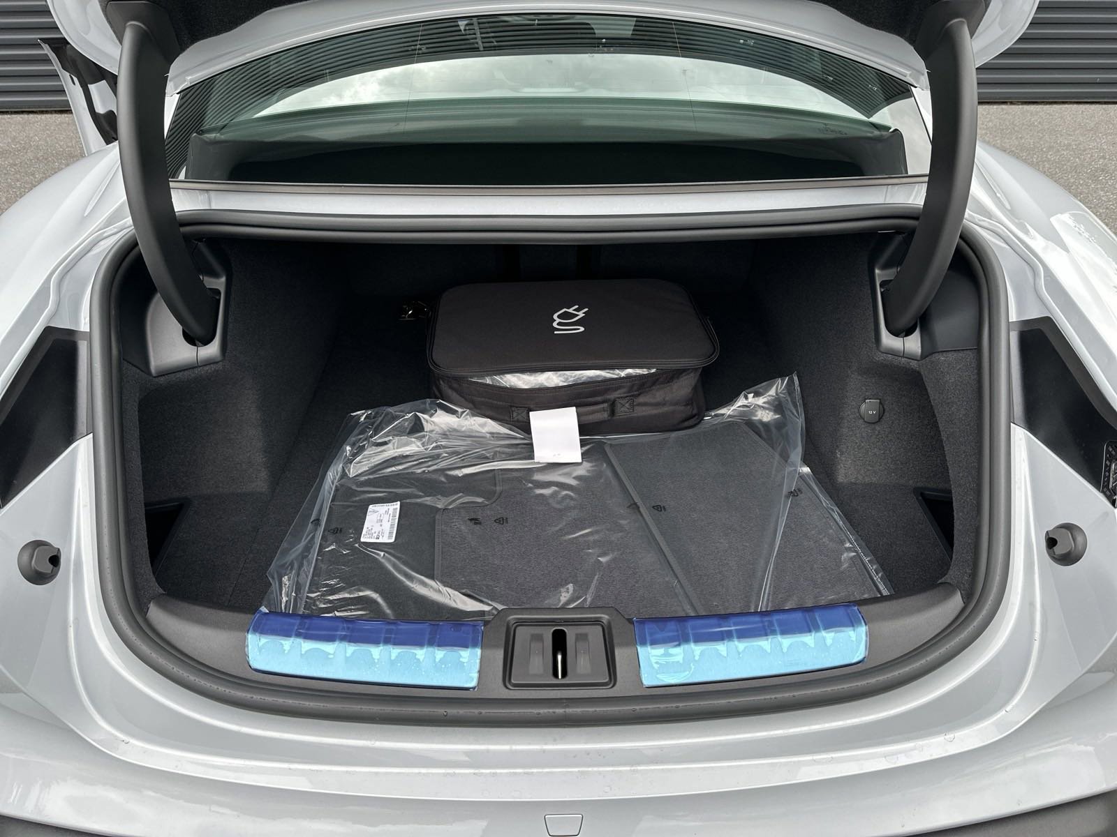 New 2025 Porsche Taycan image 26