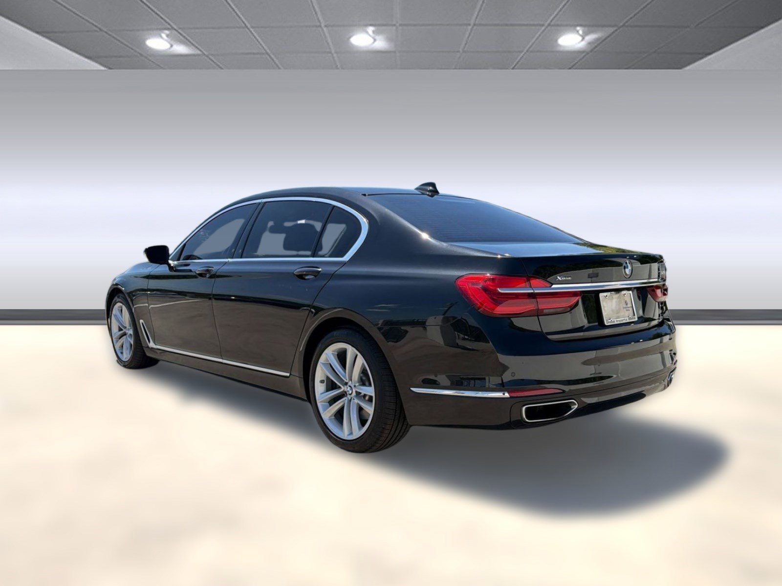 Used 2017 BMW 750i xDrive image 3