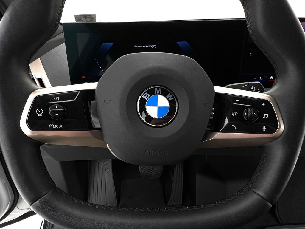 Used 2026 BMW iX xDrive45 w/ Premium Package AWD/4WD image 16