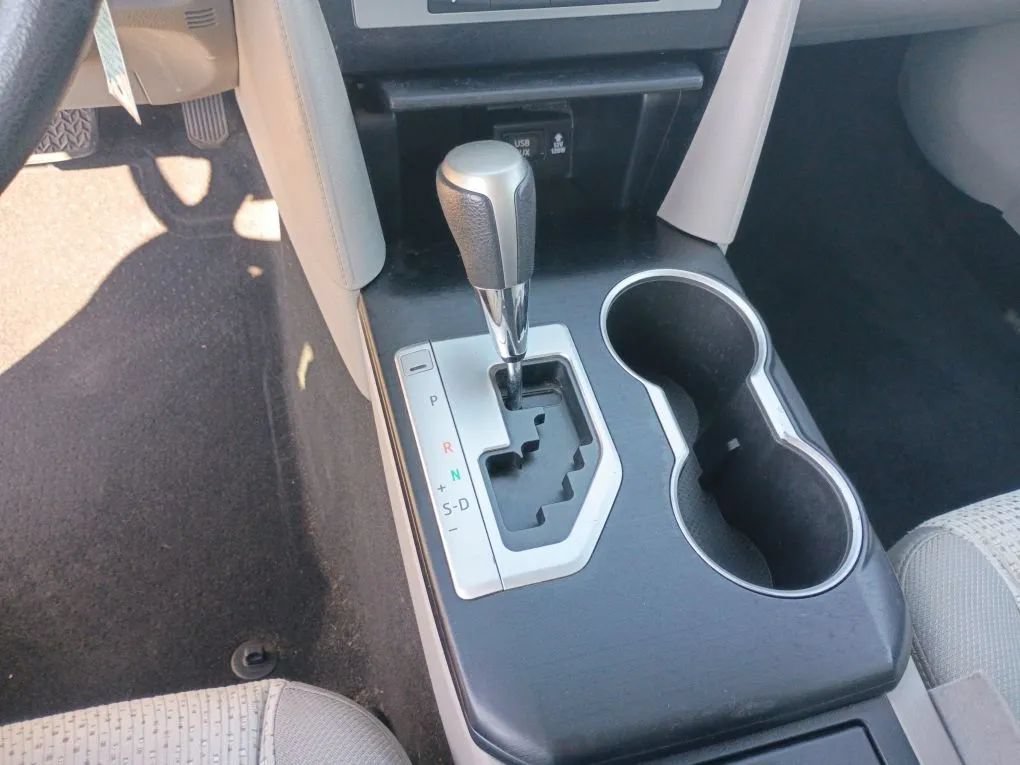 Used 2012 Toyota Camry LE FWD image 12