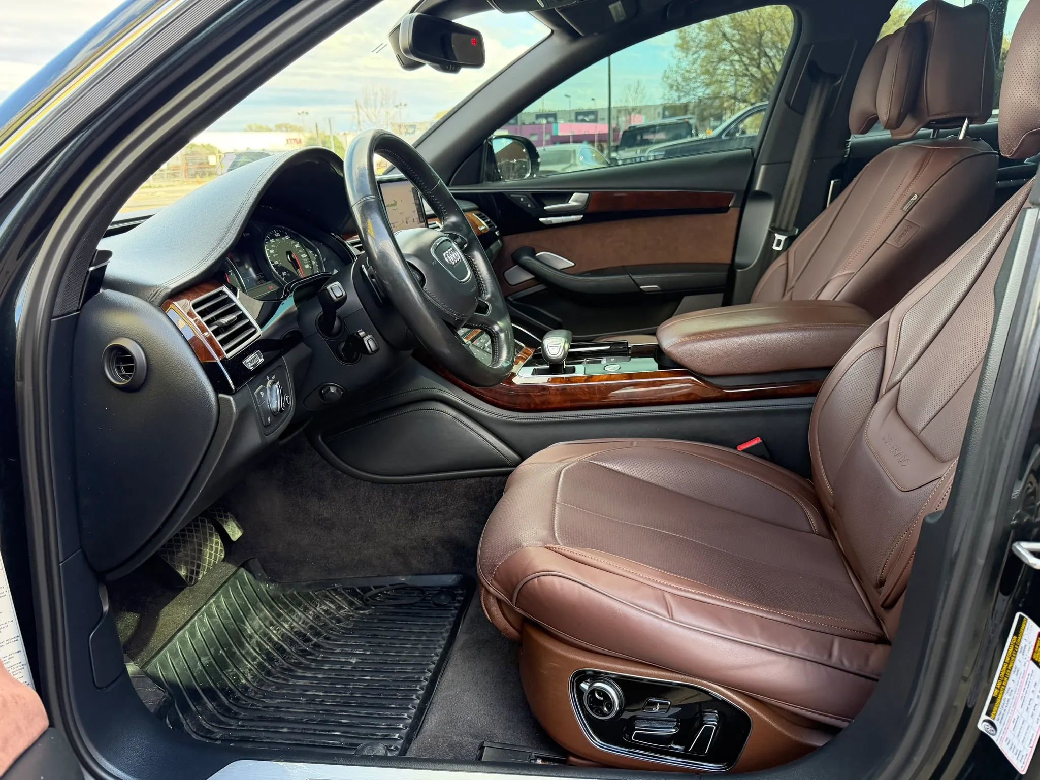 Used 2012 Audi A8 L 4.2 image 22