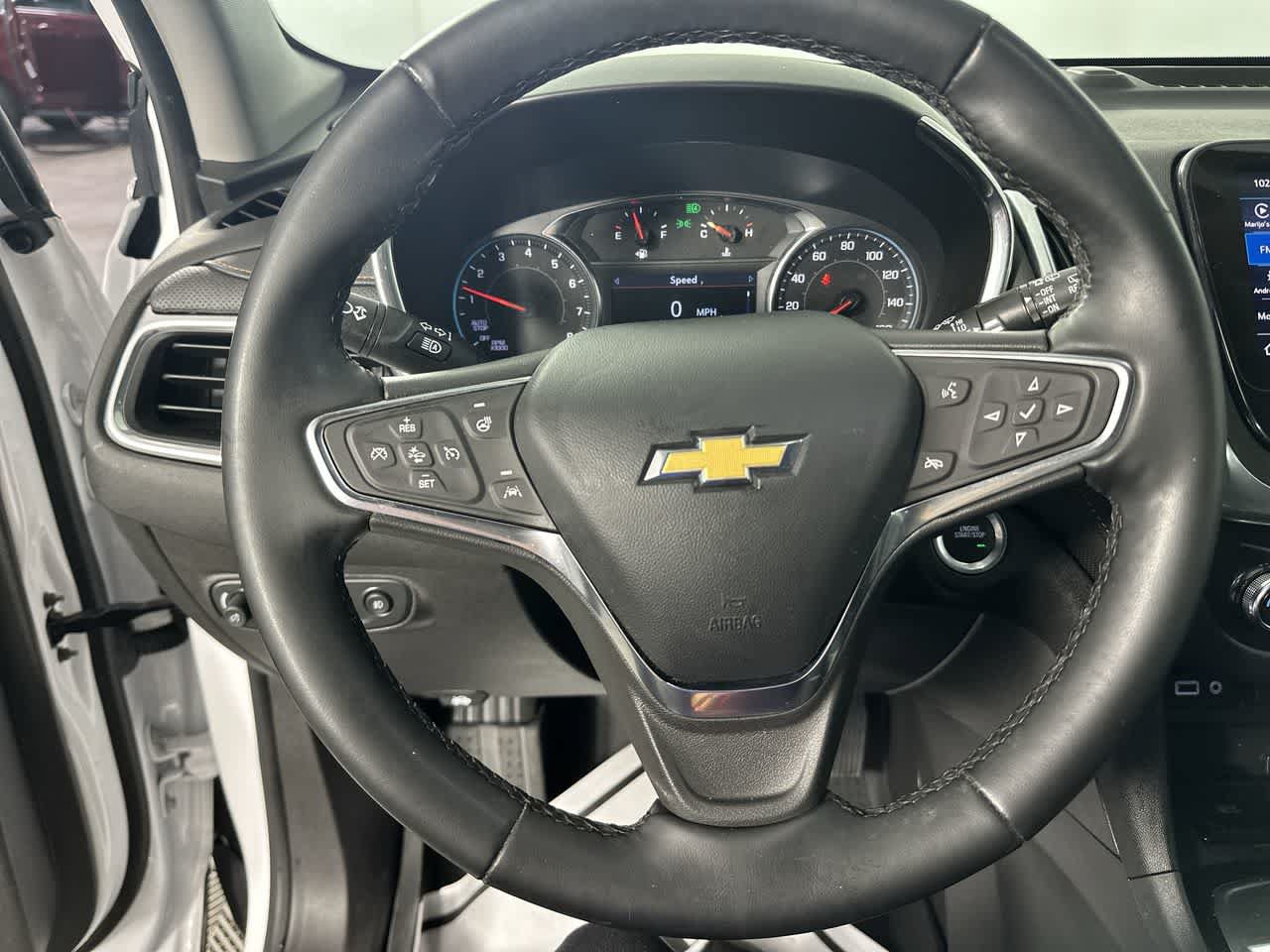 Used 2024 Chevrolet Equinox Premier FWD image 3