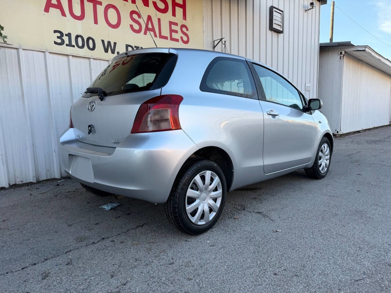 Used 2007 Toyota Yaris 2-Door Hatchback image 2